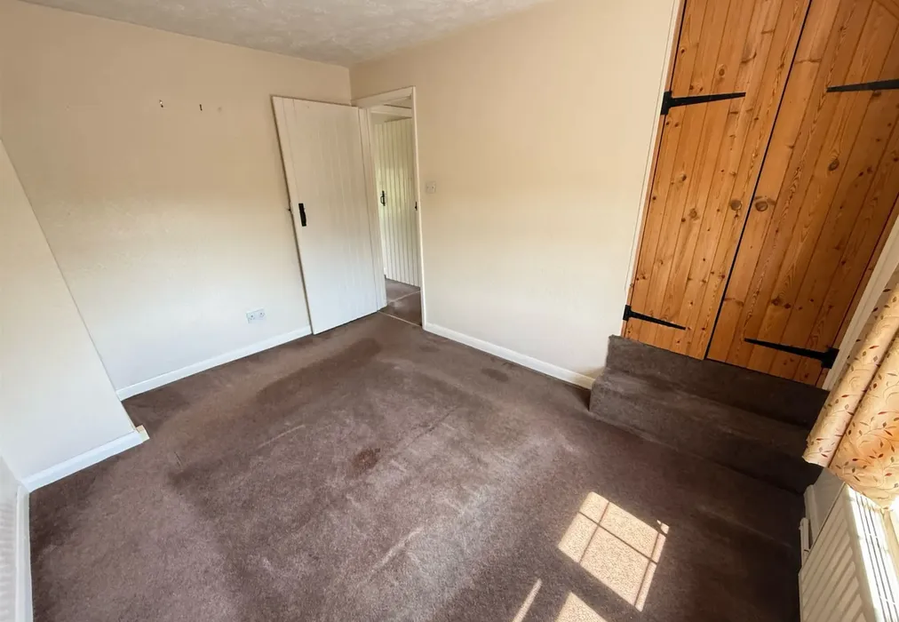 Bedroom - Old Road, Wateringbury, Kent - Wards of Kent