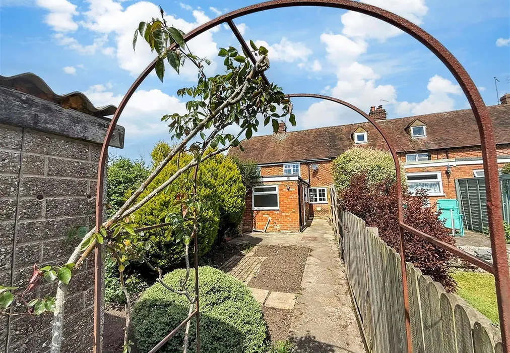 Garden - Old Road, Wateringbury, Kent - Wards of Kent