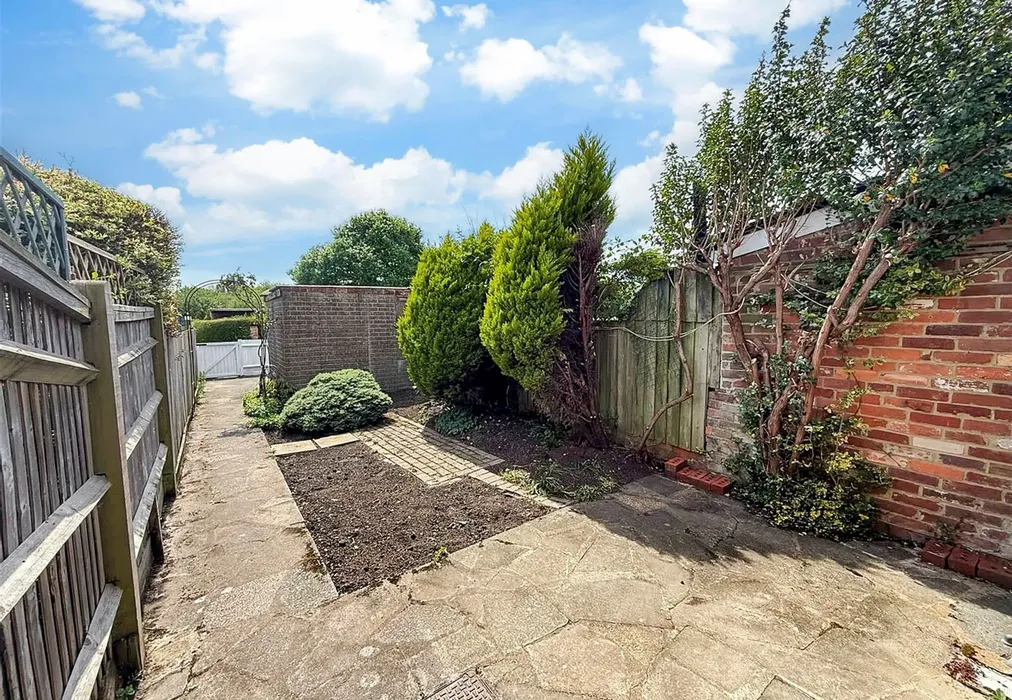 Garden - Old Road, Wateringbury, Kent - Wards of Kent