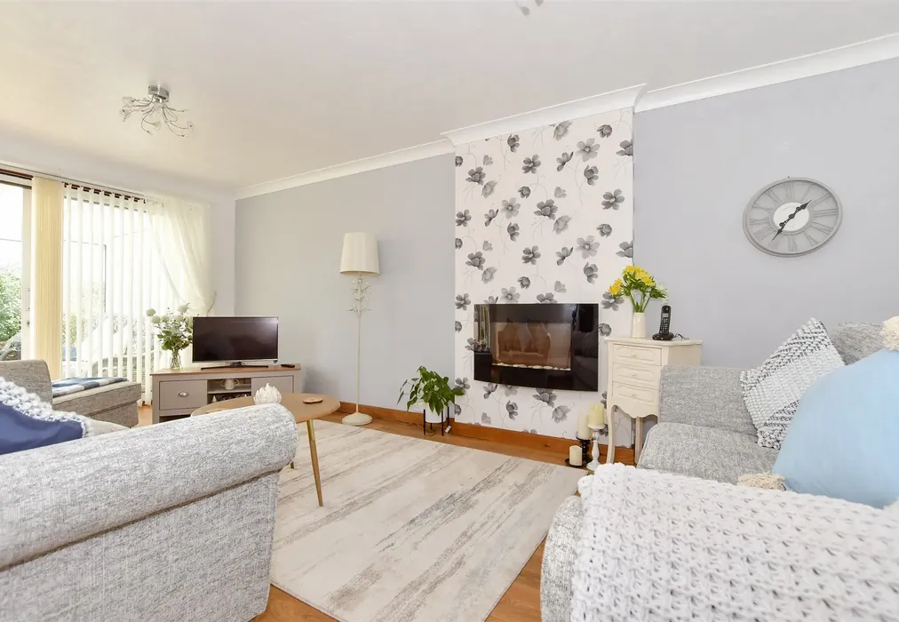 Lounge - Langdale Avenue, Ramsgate, Kent - Wards of Kent