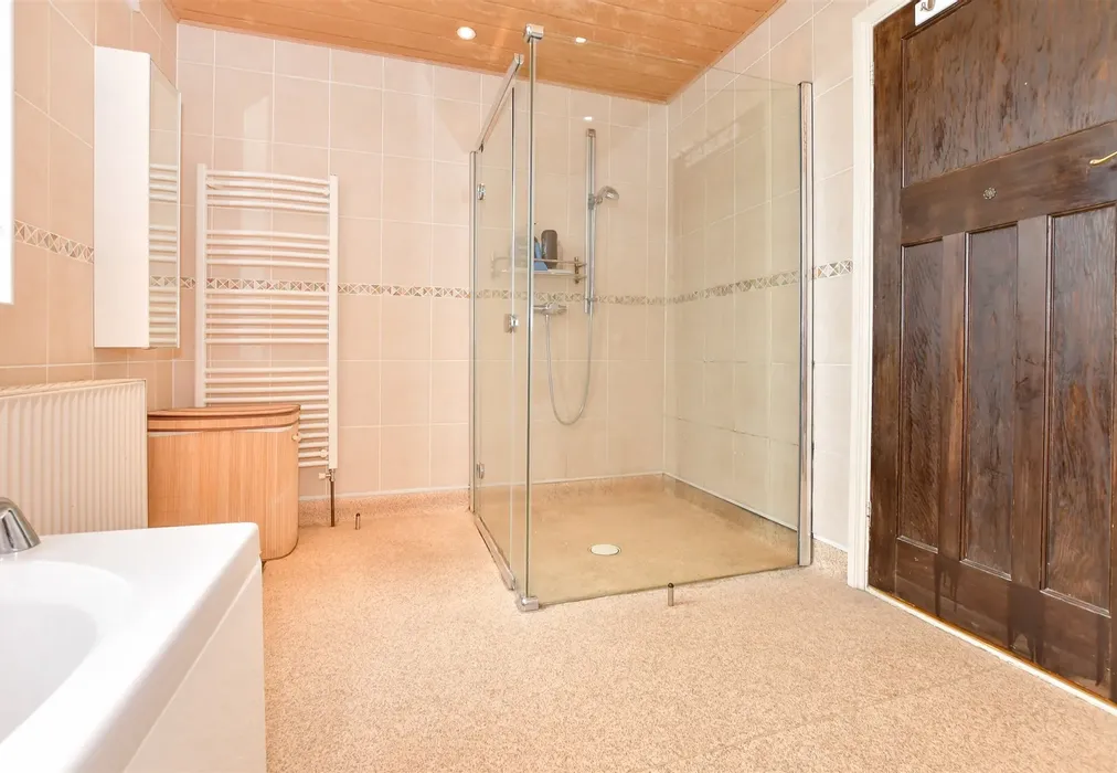 En-Suite Bathroom - Archers Court Road, Whitfield, Dover, Kent - Wards of Kent