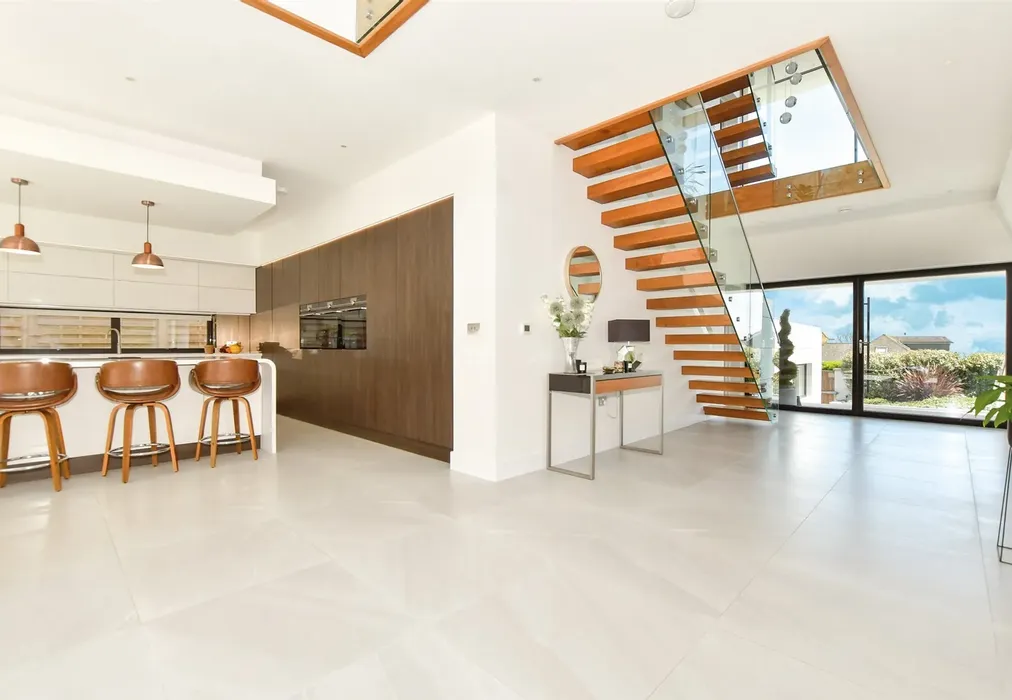 Internal Lifestyle - North Foreland Avenue, Broadstairs, Kent - Wards of Kent