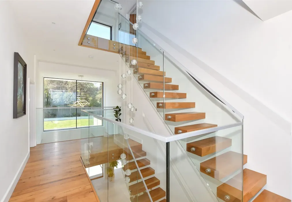 Galleried Landing - North Foreland Avenue, Broadstairs, Kent - Wards of Kent