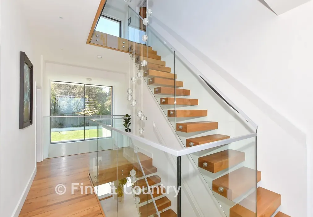 Galleried Landing - North Foreland Avenue, Broadstairs, Kent - Wards of Kent