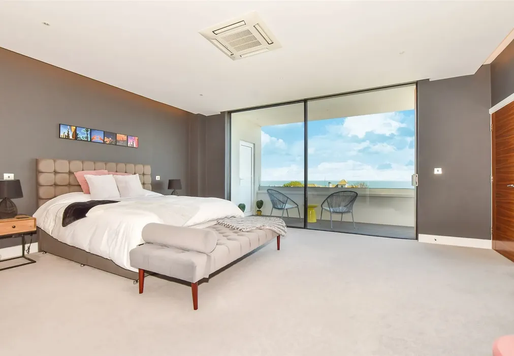 Main Bedroom - North Foreland Avenue, Broadstairs, Kent - Wards of Kent