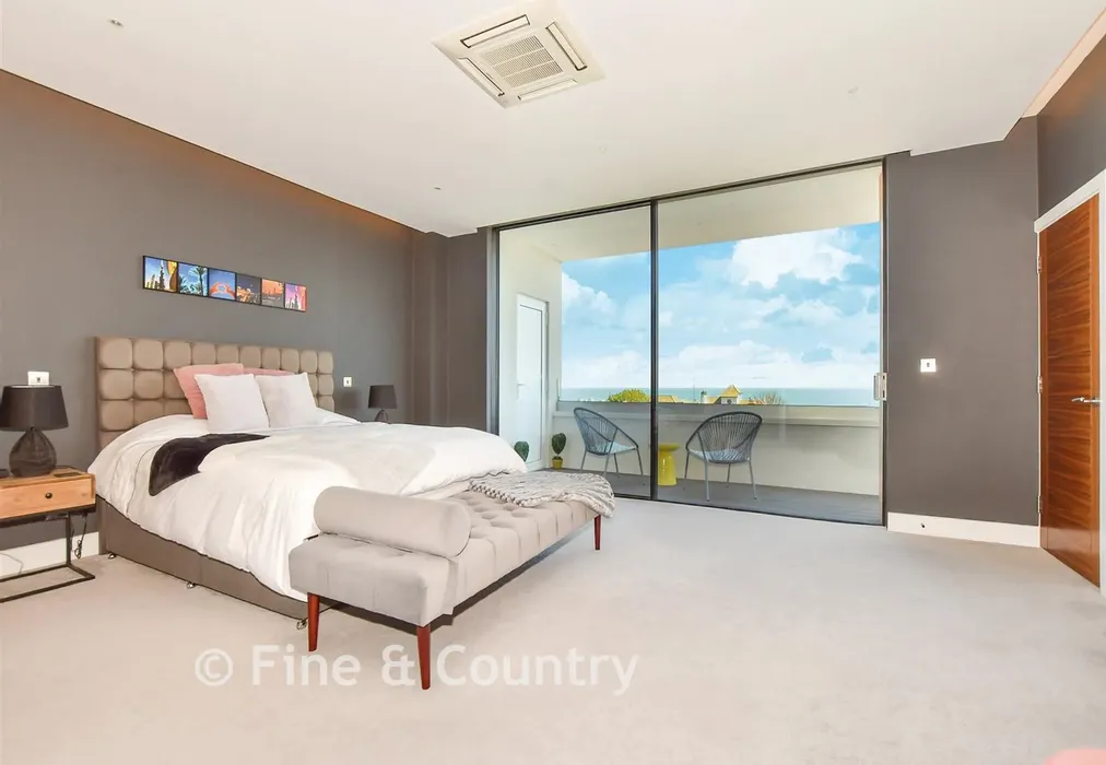 Main Bedroom - North Foreland Avenue, Broadstairs, Kent - Wards of Kent