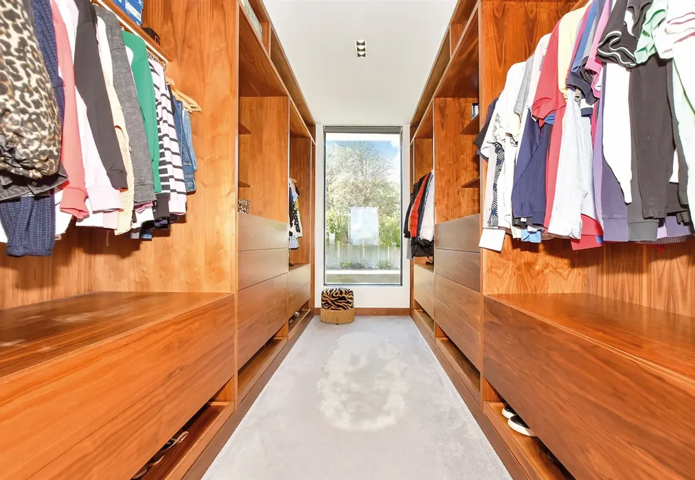 Dressing Room - North Foreland Avenue, Broadstairs, Kent - Wards of Kent