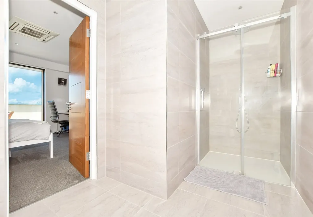 En Suite Shower Room - North Foreland Avenue, Broadstairs, Kent - Wards of Kent