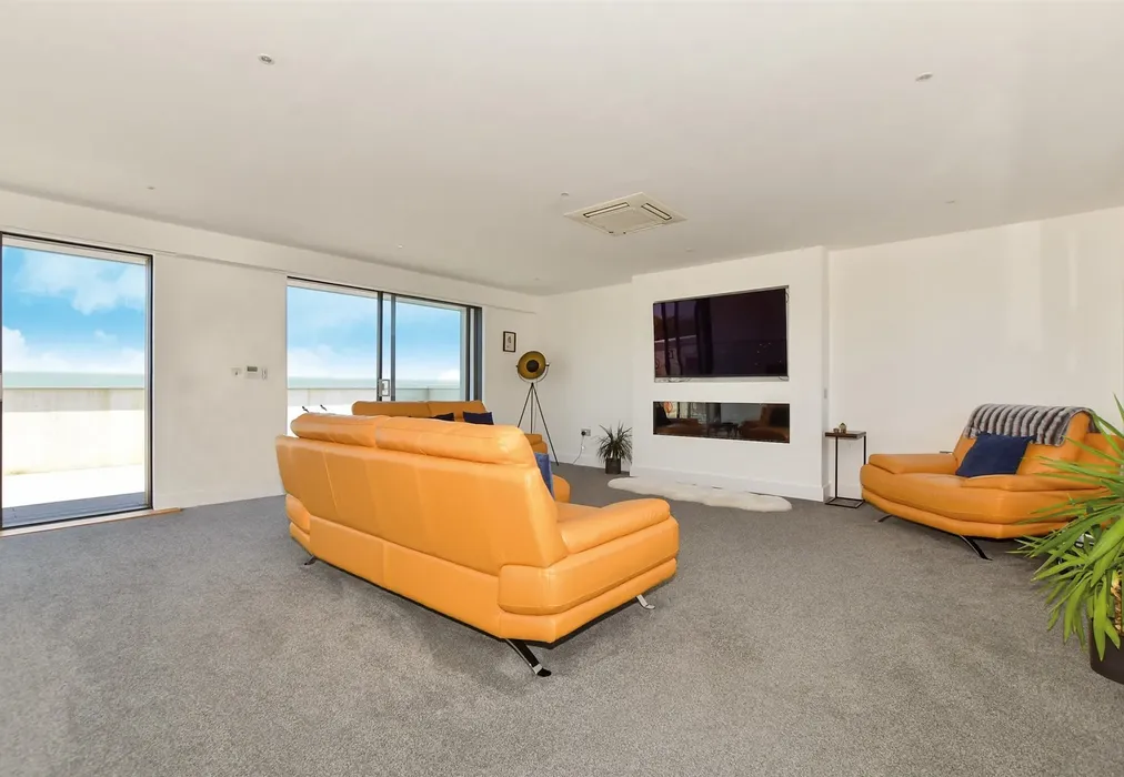 Sitting Room - North Foreland Avenue, Broadstairs, Kent - Wards of Kent