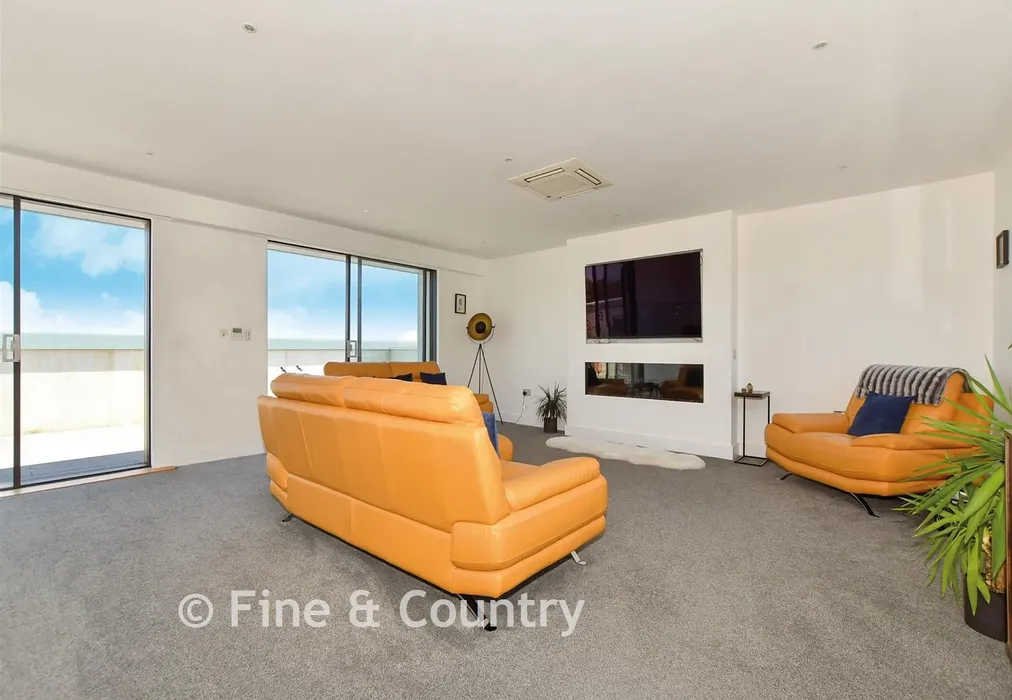 Sitting Room - North Foreland Avenue, Broadstairs, Kent - Wards of Kent