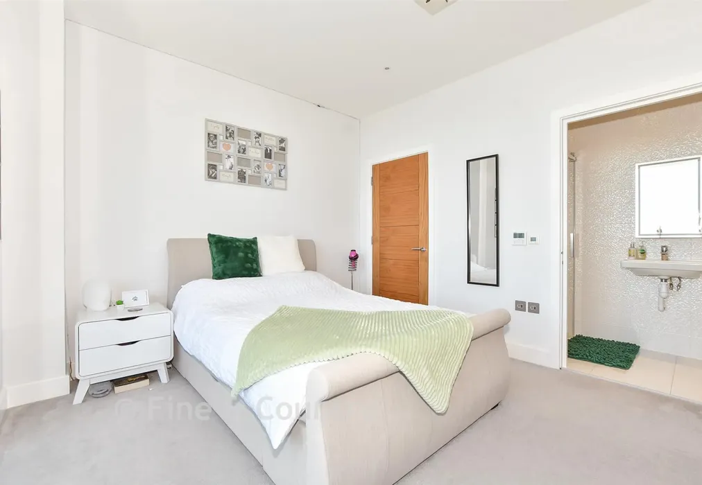 Bedroom 4 - North Foreland Avenue, Broadstairs, Kent - Wards of Kent