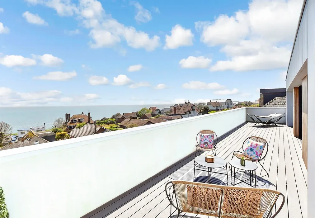 Balcony/Terrace - North Foreland Avenue, Broadstairs, Kent - Wards of Kent