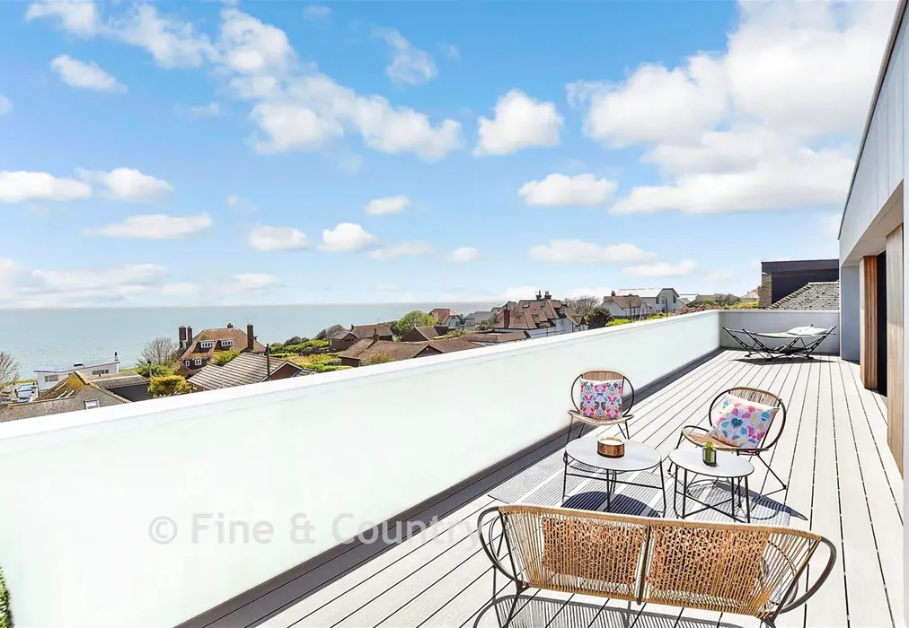 Balcony/Terrace - North Foreland Avenue, Broadstairs, Kent - Wards of Kent