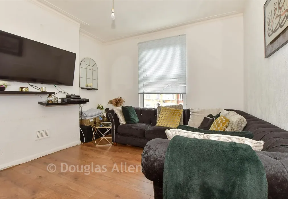 Lounge - Woodlands Road, Ilford, Essex - Wards of Kent
