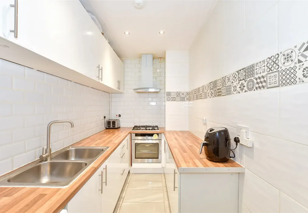 Kitchen - America Lane, Haywards Heath, West Sussex - Wards of Kent