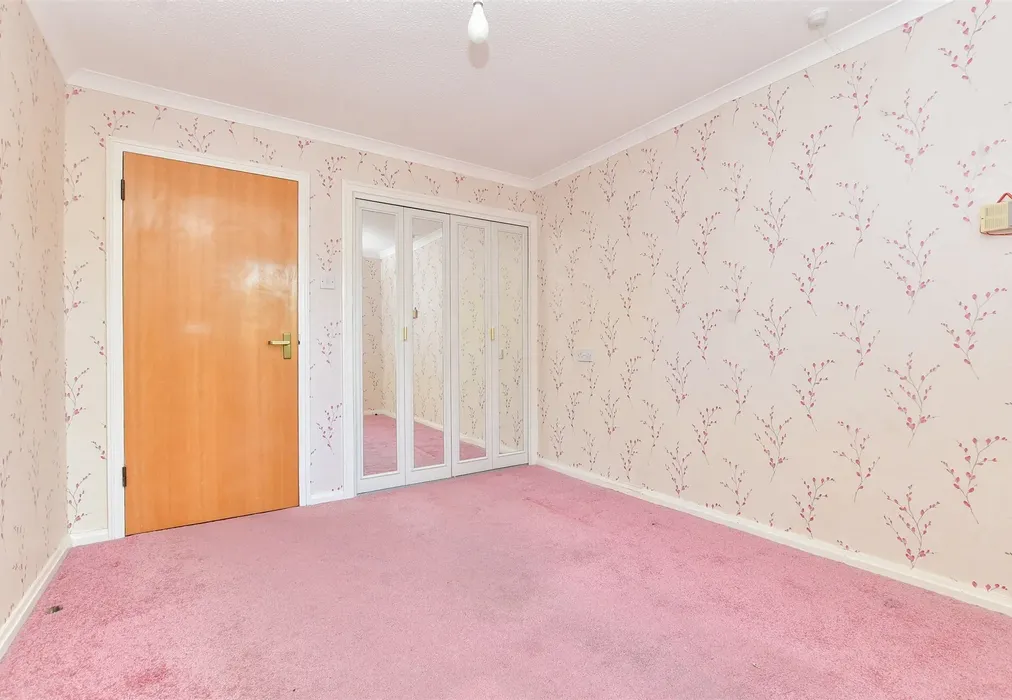 Bedroom - Holmwood Gardens, Wallington, Surrey - Wards of Kent