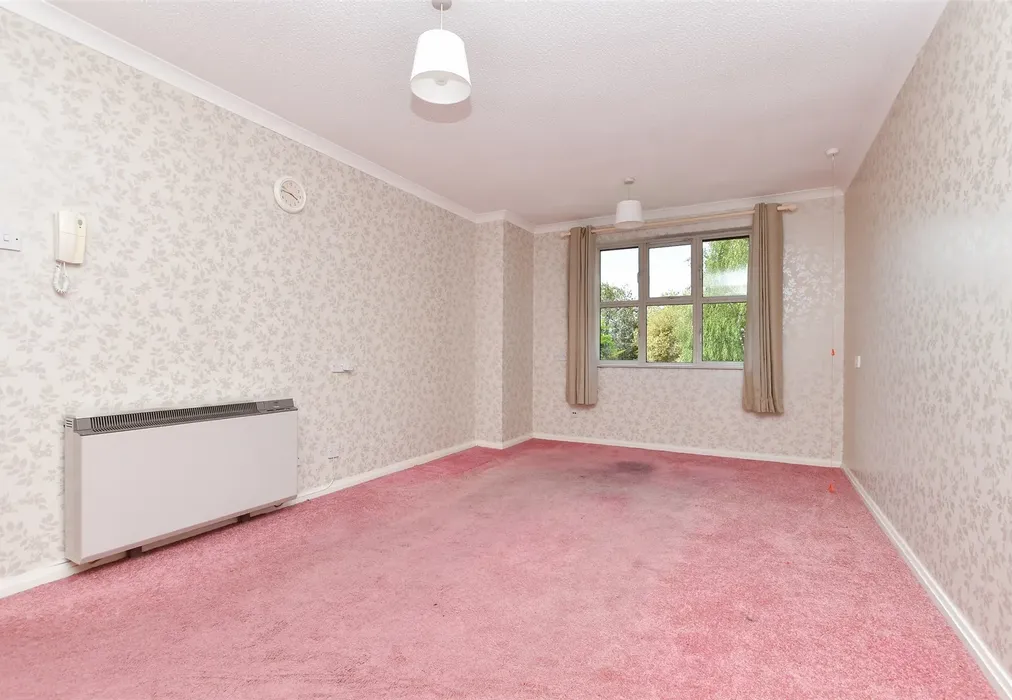 Living Room - Holmwood Gardens, Wallington, Surrey - Wards of Kent