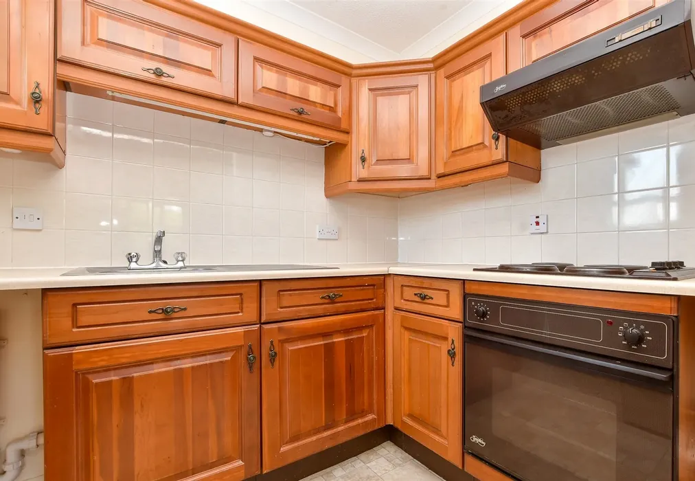 Kitchen - Holmwood Gardens, Wallington, Surrey - Wards of Kent