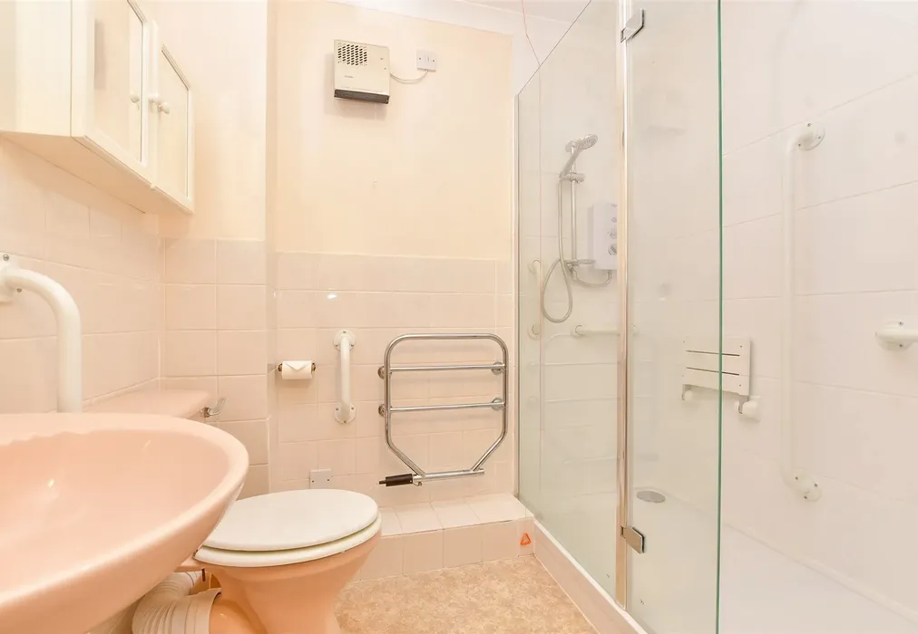 Shower Room - Holmwood Gardens, Wallington, Surrey - Wards of Kent
