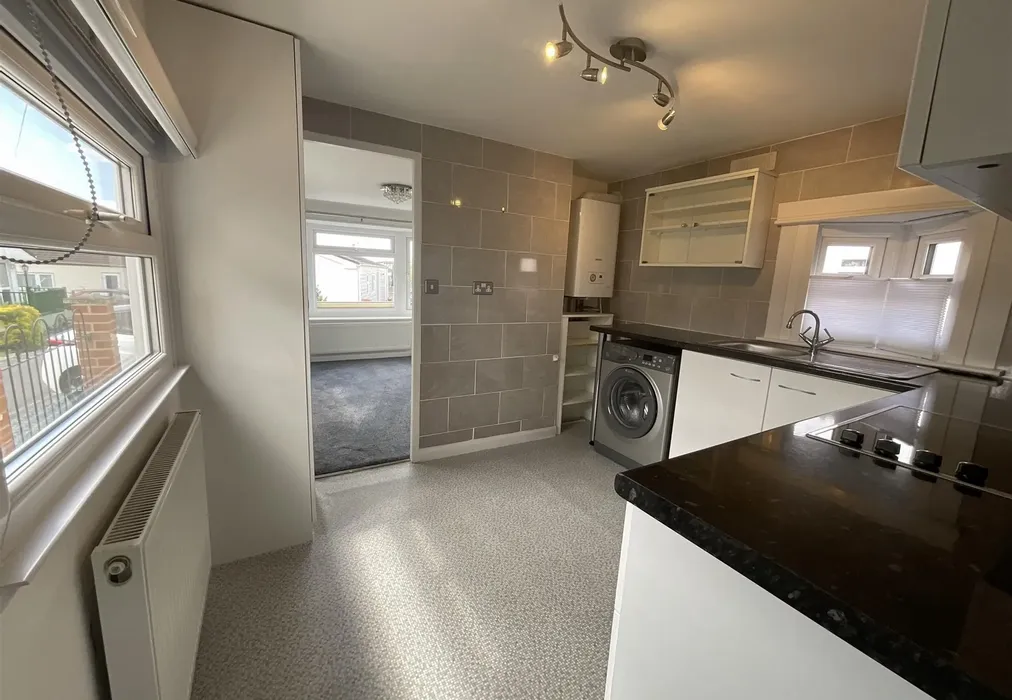 Kitchen - Lower Dunton Road, Brentwood, Essex - Wards of Kent