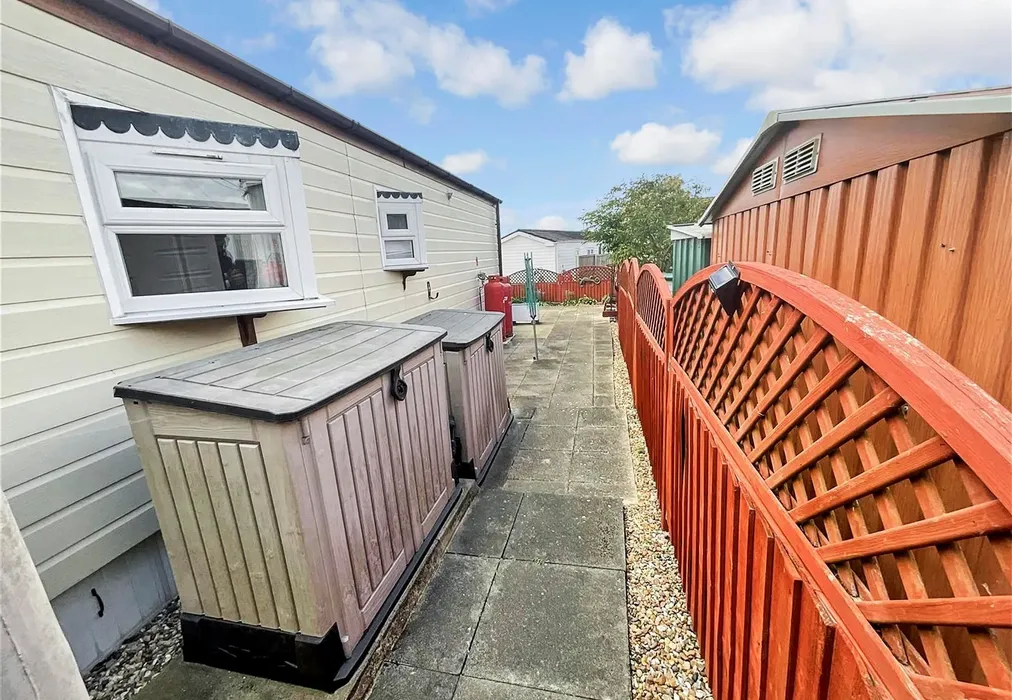 Side View - Lower Dunton Road, Brentwood, Essex - Wards of Kent
