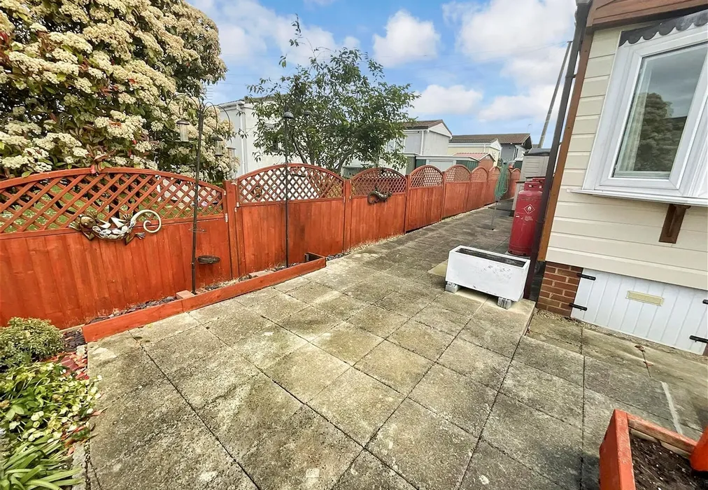 Garden Area - Lower Dunton Road, Brentwood, Essex - Wards of Kent