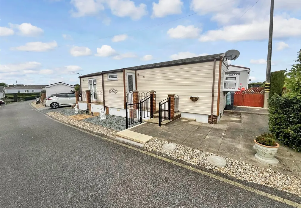Front - Lower Dunton Road, Brentwood, Essex - Wards of Kent