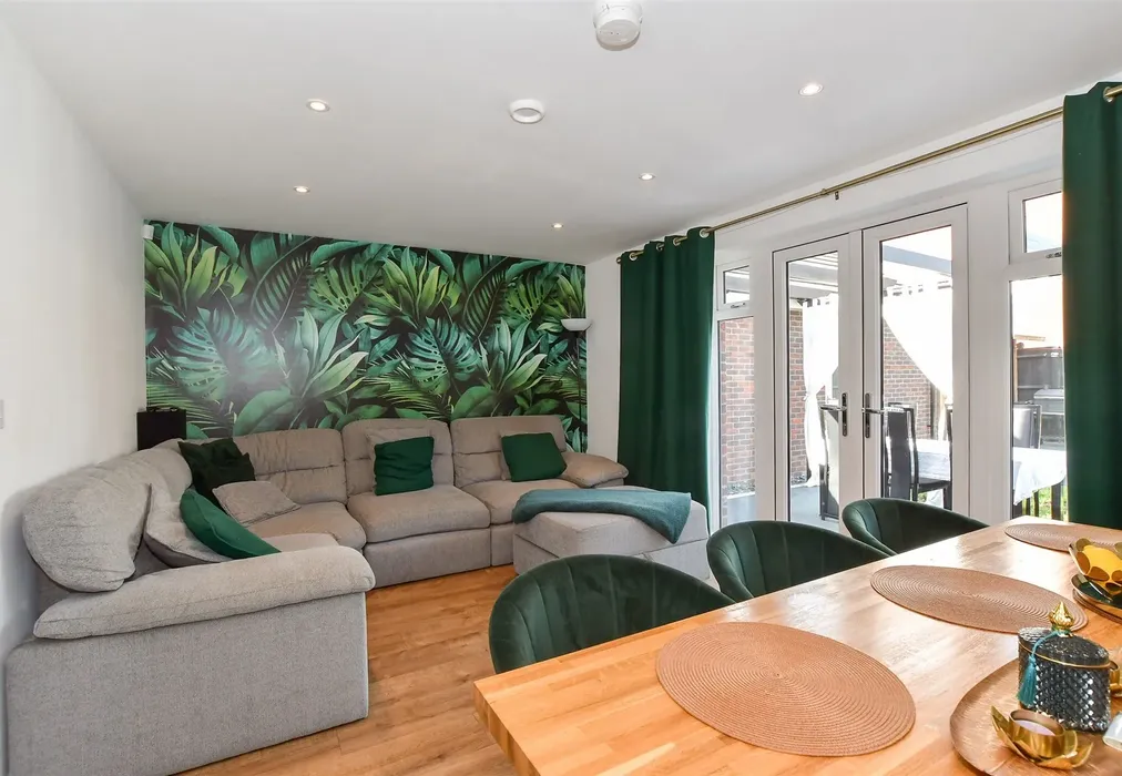Lounge/Dining Room - Forge Wood, Crawley, West Sussex - Wards of Kent