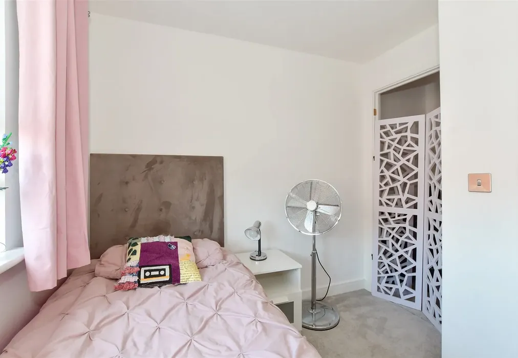 Bedroom 4 - Forge Wood, Crawley, West Sussex - Wards of Kent