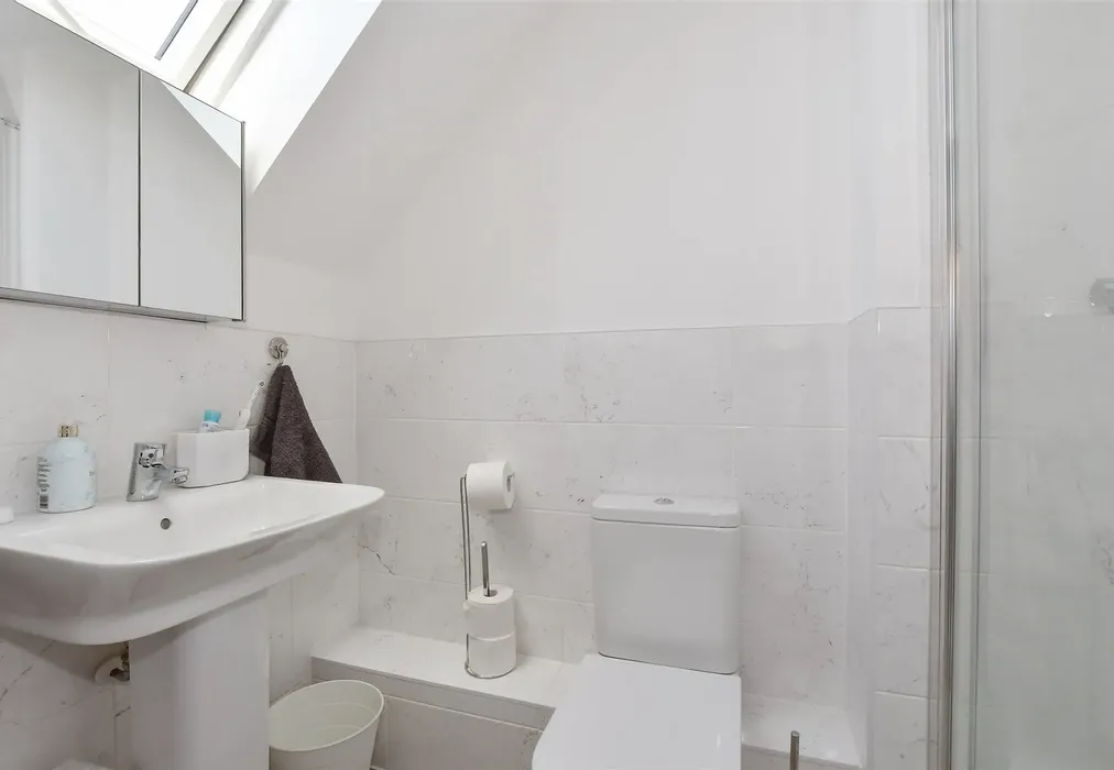 En-Suite Shower Room - Forge Wood, Crawley, West Sussex - Wards of Kent