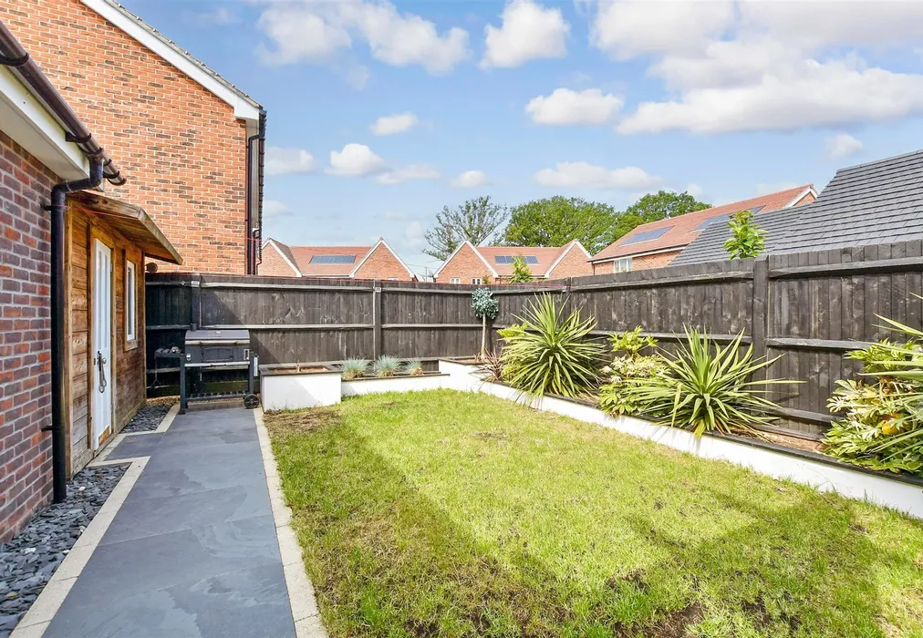 Rear Garden - Forge Wood, Crawley, West Sussex - Wards of Kent