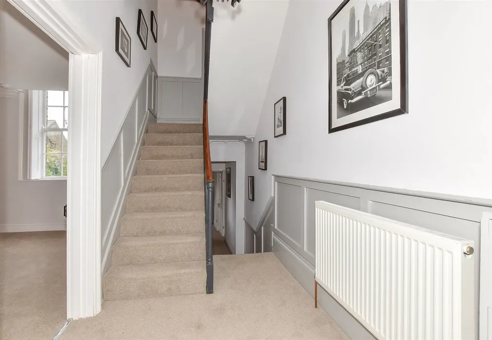 Landing - Chapel Place, Ramsgate, Kent - Wards of Kent