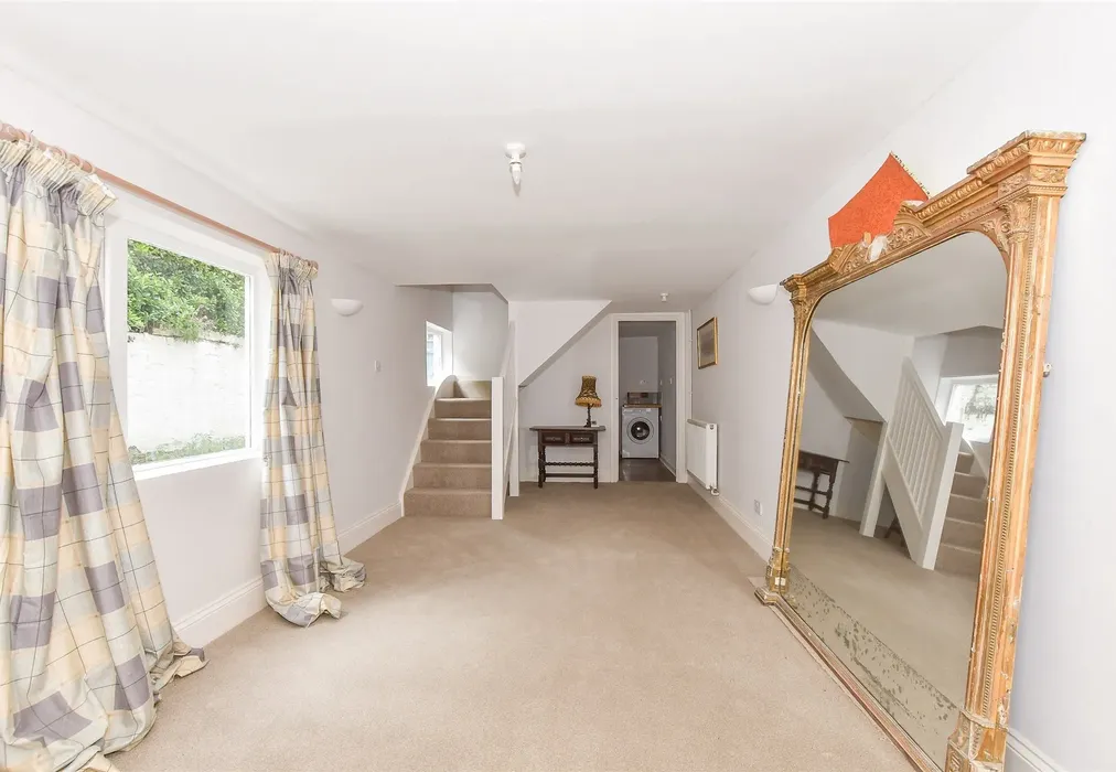 Lounge - Chapel Place, Ramsgate, Kent - Wards of Kent