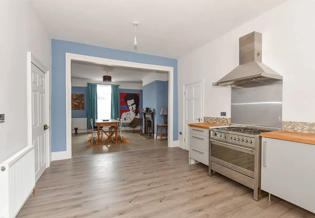 Kitchen - Chapel Place, Ramsgate, Kent - Wards of Kent