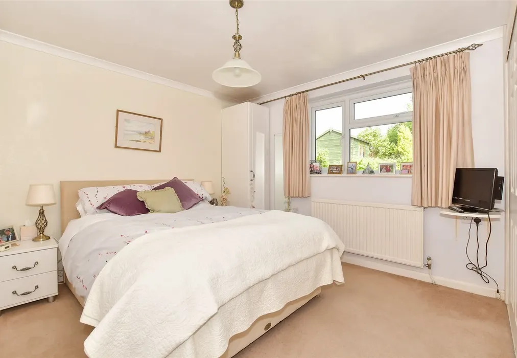 Bedroom 1 - Princess Anne Road, Rudgwick, West Sussex - Wards of Kent