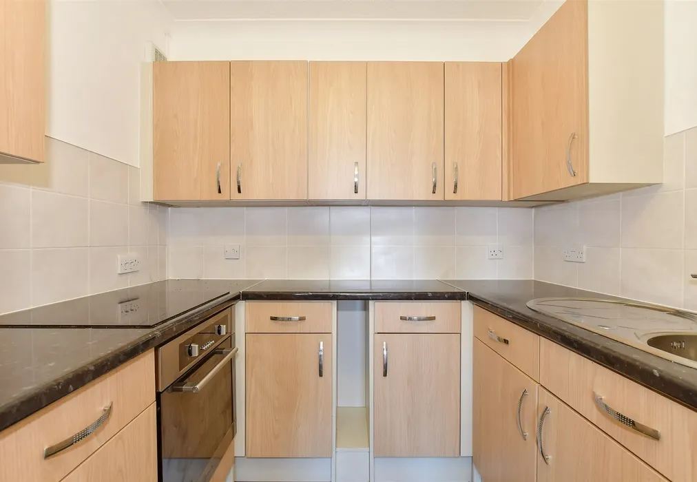 Kitchen - Wellington Crescent, Ramsgate, Kent - Wards of Kent