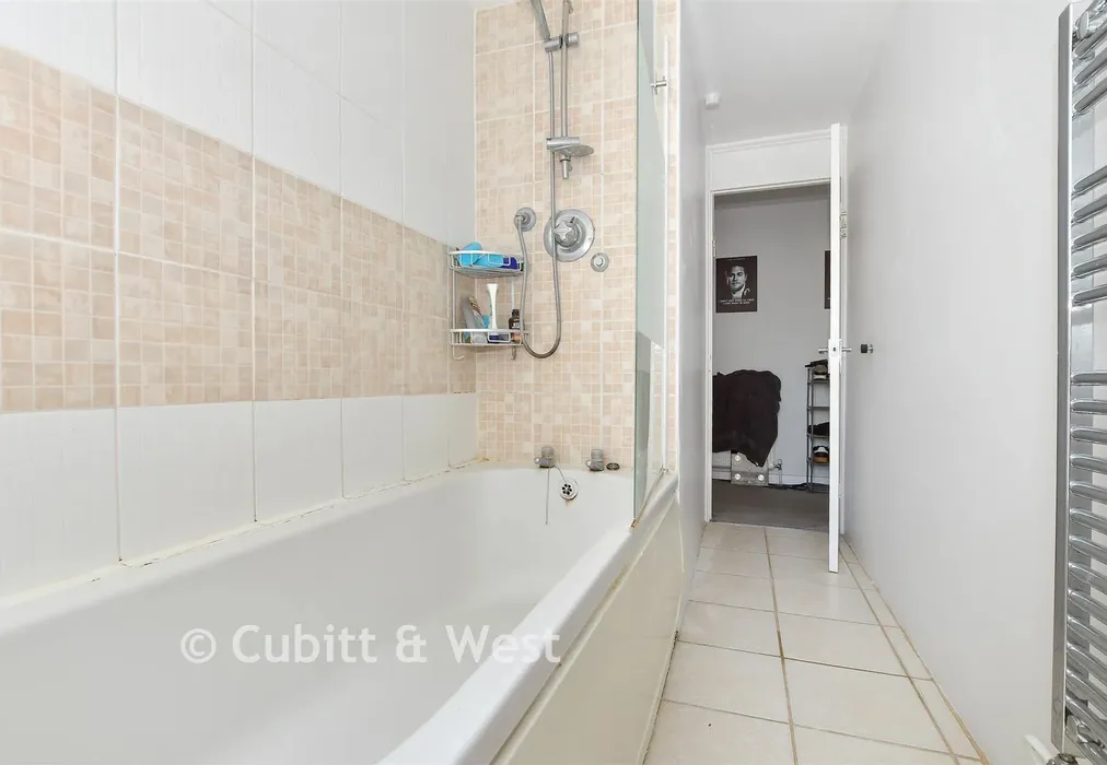 Bathroom - Bramley Hill, South Croydon, Surrey - Wards of Kent