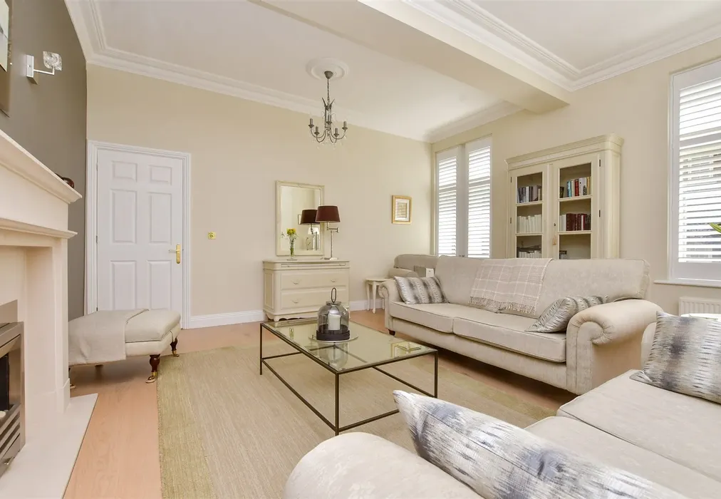 Lounge - Upper Lodge Way, Coulsdon, Surrey - Wards of Kent