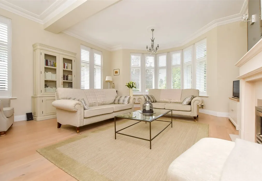 Lounge - Upper Lodge Way, Coulsdon, Surrey - Wards of Kent