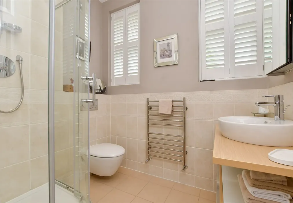 En-Suite Shower Room - Upper Lodge Way, Coulsdon, Surrey - Wards of Kent