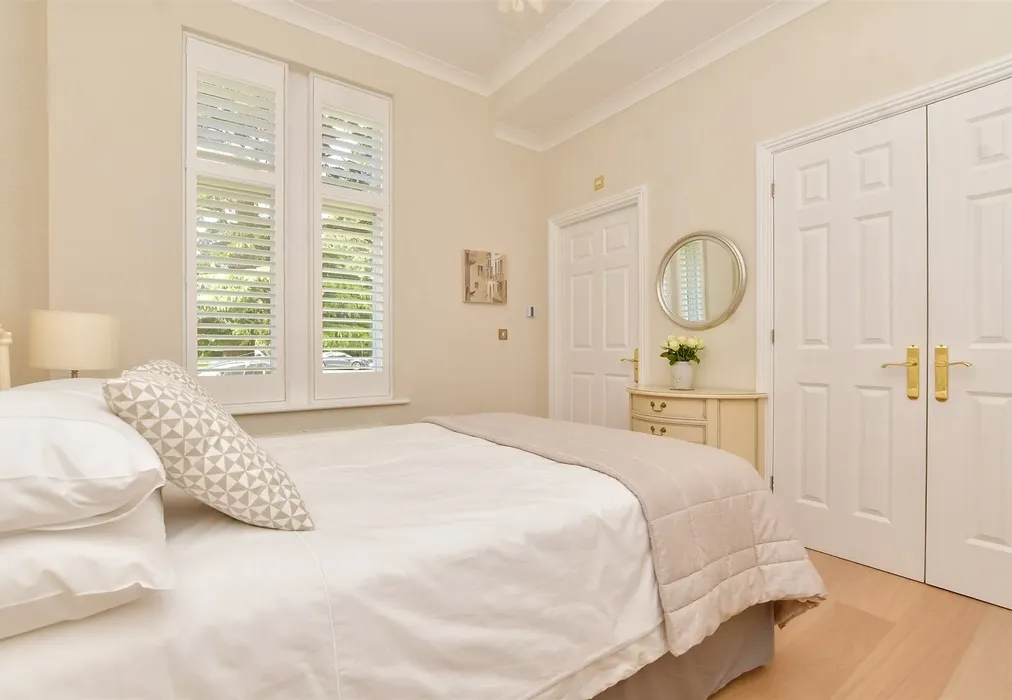 Bedroom 2 - Upper Lodge Way, Coulsdon, Surrey - Wards of Kent