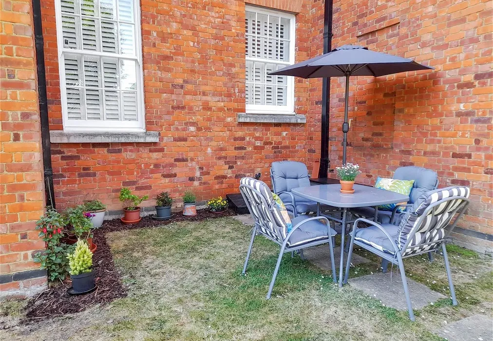 Communal Gardens - Upper Lodge Way, Coulsdon, Surrey - Wards of Kent