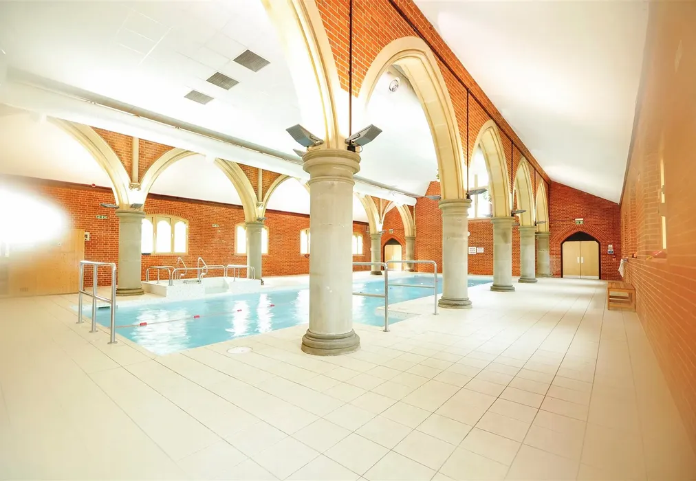 Residents Swimming Pool - Upper Lodge Way, Coulsdon, Surrey - Wards of Kent