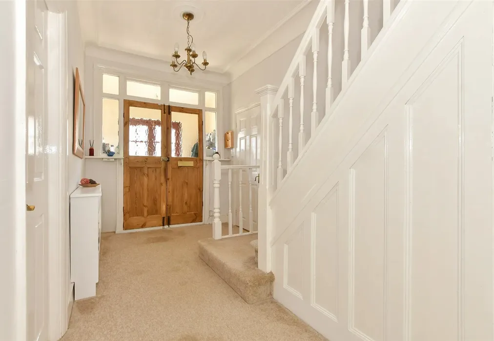 Hallway - Campbell Avenue, Ilford, Essex - Wards of Kent