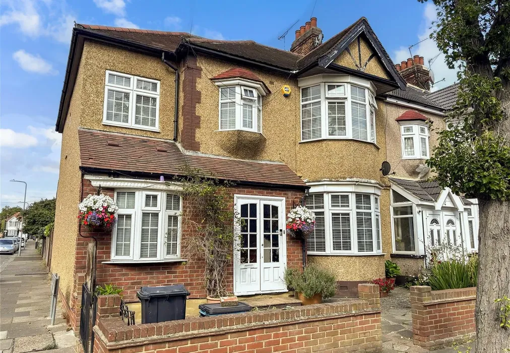 Front Web - Campbell Avenue, Ilford, Essex - Wards of Kent