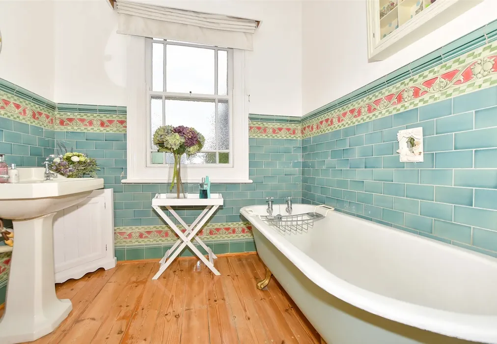 Bathroom - Mill Lane, Herne Bay, Kent - Wards of Kent