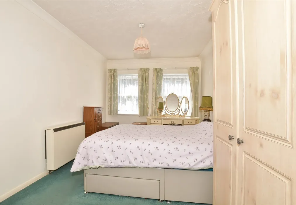 Bedroom - Pier Avenue, Herne Bay, Kent - Wards of Kent