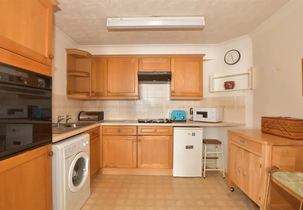 Kitchen - Pier Avenue, Herne Bay, Kent - Wards of Kent