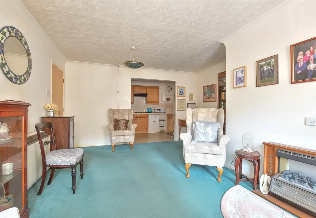 Lounge/Diner - Pier Avenue, Herne Bay, Kent - Wards of Kent