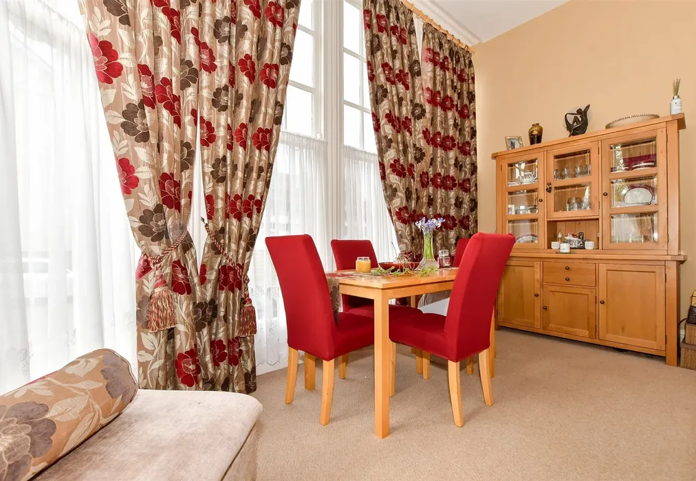 Lounge/ Diner - Beach Road, Westgate-On-Sea, Kent - Wards of Kent